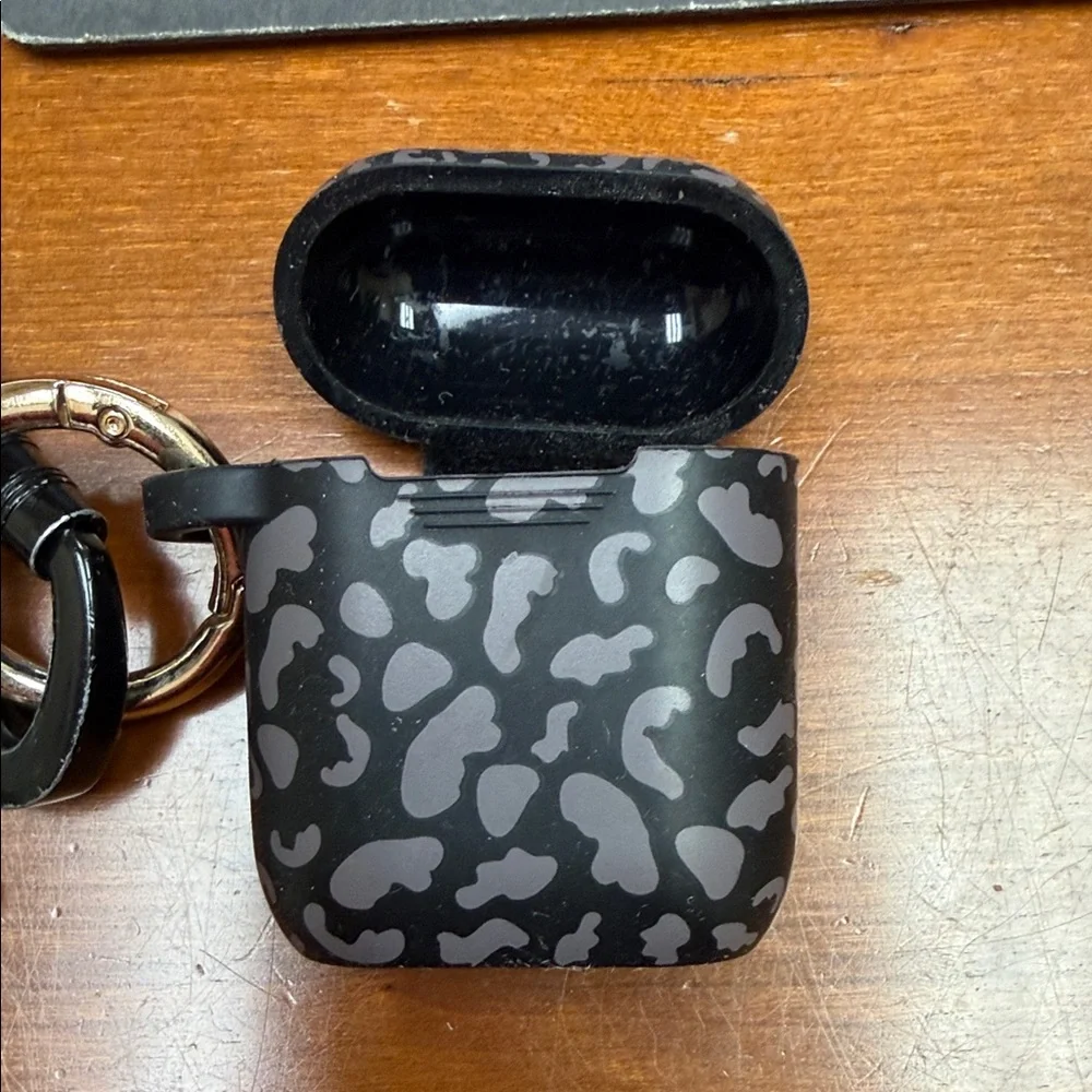 Apple White Wireless AirPods with Case